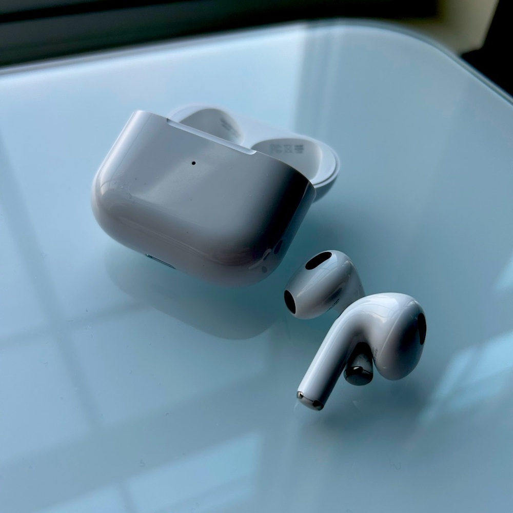 Apple Airpods 3rd gen with MagSafe Charging case